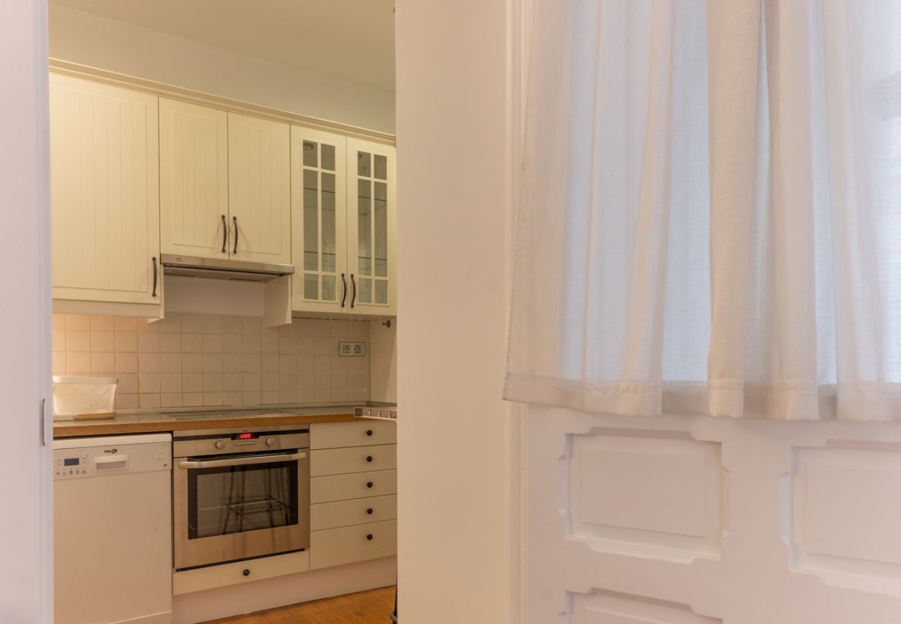 Apartamento en Madrid - Elegante y luminoso piso en el corazón de Chamberí: Con balcones y amplios espacios Apartamento en Madrid - Elegante y luminoso piso en el corazón de Chamberí: Con balcones y amplios espacios