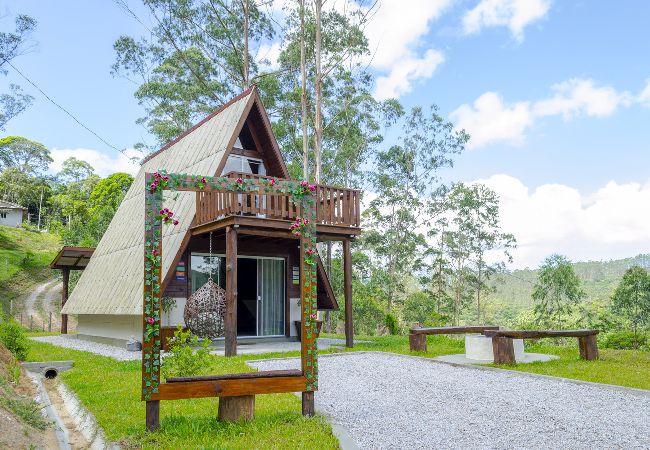 Chalet en São Pedro de Alcântara - Charmoso chalé no campo com vista para a natureza 