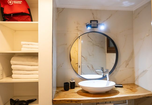 Casa en San Carlos de Bariloche - Hermosa casa a 300 metros del lago Nahuel Huapi Casa en San Carlos de Bariloche - Hermosa casa a 300 metros del lago Nahuel Huapi