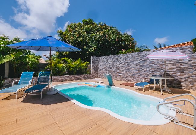 Casa en Camaçari - Casa aconchegante com Wi-Fi e piscina prox a praia