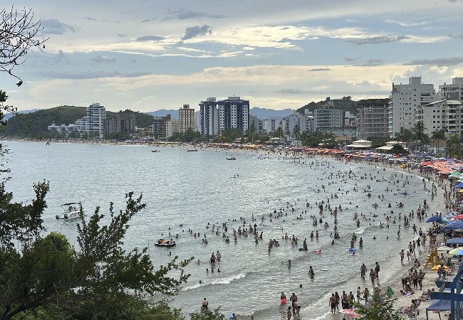 Apartamento en Caraguatatuba - Apto aconchegante c Wi-Fi e varanda para descansar