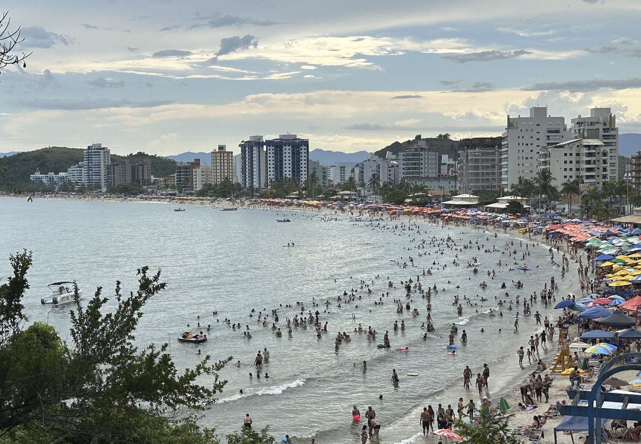 Apartamento en Caraguatatuba - Apto aconchegante c Wi-Fi e varanda para descansar