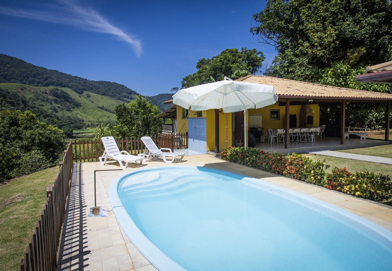 Casa en Macaé - Casa ampla c piscina e churrasq em meio à natureza