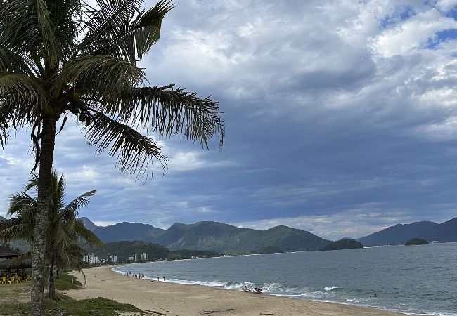 Casa en Caraguatatuba - Ótima casa em condomínio com Wi-Fi a 300m do mar