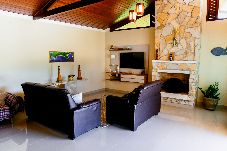 Casa en Ubatuba - Casa com WiFi, piscina e churrasq a 400m do mar