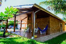 Casa en Ubatuba - Casa com WiFi, piscina e churrasq a 400m do mar
