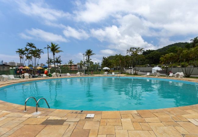 Casa en Guarujá - Casa em condomínio com piscina, Wi-Fi e garagem