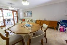 Casa en Guarujá - Casa em condomínio com piscina, Wi-Fi e garagem