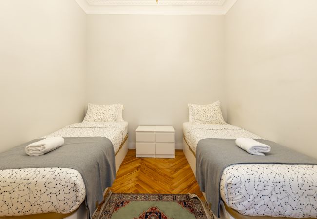 Apartamento en Madrid - Acogedor piso con balcones en el centro de Madrid , a unos pasos de la Plaza Mayor .Temporal Apartamento en Madrid - Acogedor piso con balcones en el centro de Madrid , a unos pasos de la Plaza Mayor .Temporal