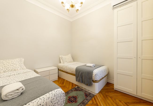 Apartamento en Madrid - Acogedor piso con balcones en el centro de Madrid , a unos pasos de la Plaza Mayor .Temporal Apartamento en Madrid - Acogedor piso con balcones en el centro de Madrid , a unos pasos de la Plaza Mayor .Temporal