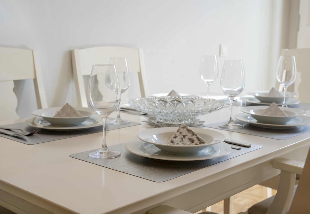 Apartamento en Madrid - Acogedor piso con balcones en el centro de Madrid , a unos pasos de la Plaza Mayor .Temporal Apartamento en Madrid - Acogedor piso con balcones en el centro de Madrid , a unos pasos de la Plaza Mayor .Temporal