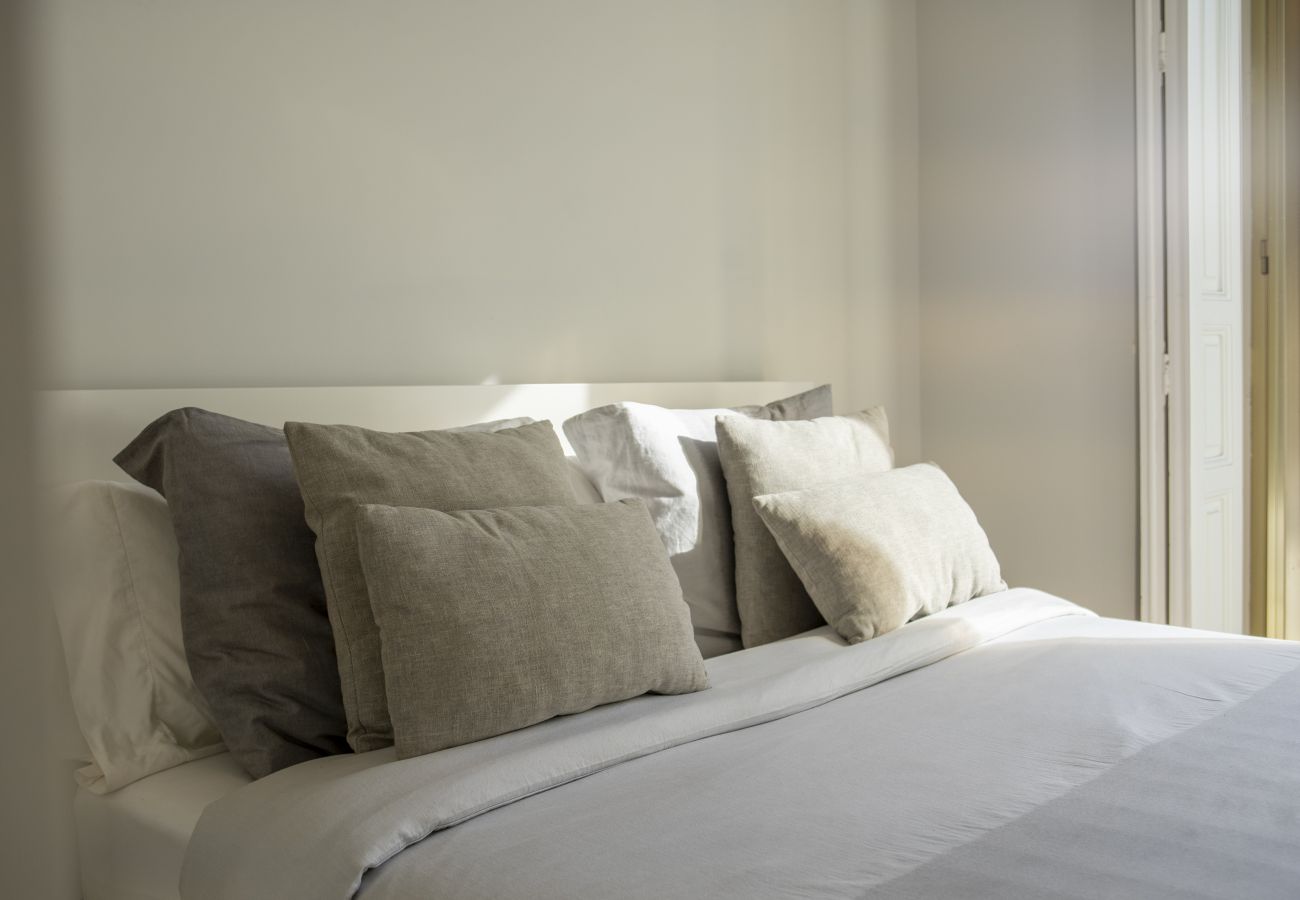 Apartamento en Madrid - Acogedor piso con balcones en el centro de Madrid , a unos pasos de la Plaza Mayor .Temporal Apartamento en Madrid - Acogedor piso con balcones en el centro de Madrid , a unos pasos de la Plaza Mayor .Temporal