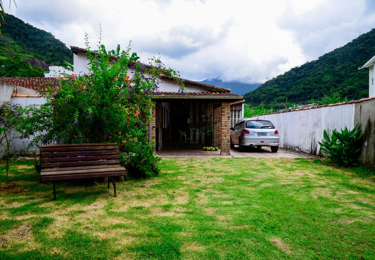 Casa en Caraguatatuba - Casa perto das principais praias c WiFi e churrasq