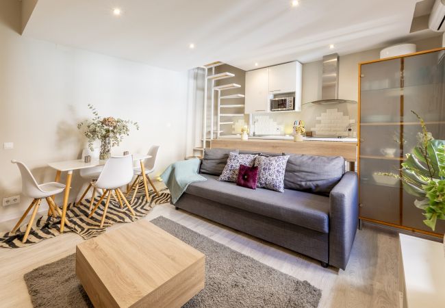 Apartamento en Madrid - Dúplex con encanto en Chamberí : Comodidad y diseño en dos niveles  Apartamento en Madrid - Dúplex con encanto en Chamberí : Comodidad y diseño en dos niveles