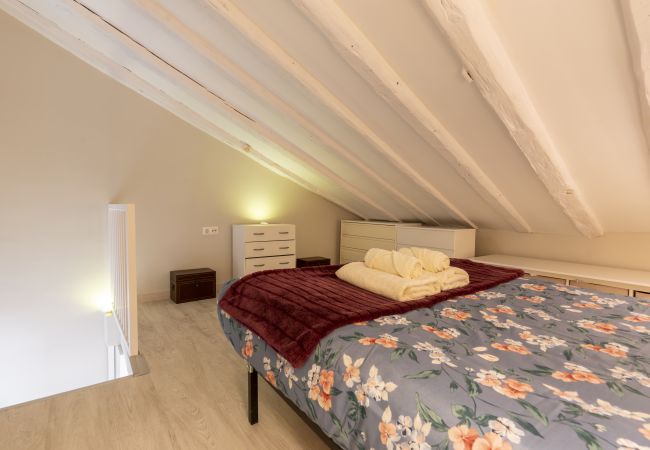 Apartamento en Madrid - Dúplex con encanto en Chamberí : Comodidad y diseño en dos niveles  Apartamento en Madrid - Dúplex con encanto en Chamberí : Comodidad y diseño en dos niveles