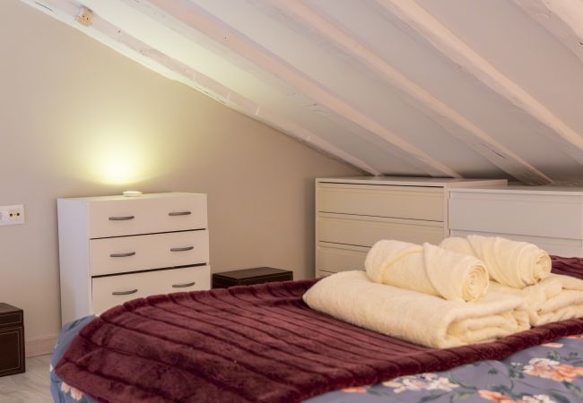 Apartamento en Madrid - Dúplex con encanto en Chamberí : Comodidad y diseño en dos niveles  Apartamento en Madrid - Dúplex con encanto en Chamberí : Comodidad y diseño en dos niveles