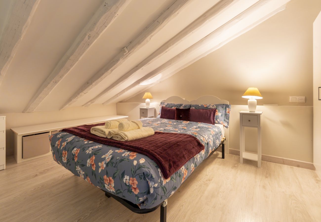 Apartamento en Madrid - Dúplex con encanto en Chamberí : Comodidad y diseño en dos niveles .Temporal  Apartamento en Madrid - Dúplex con encanto en Chamberí : Comodidad y diseño en dos niveles .Temporal