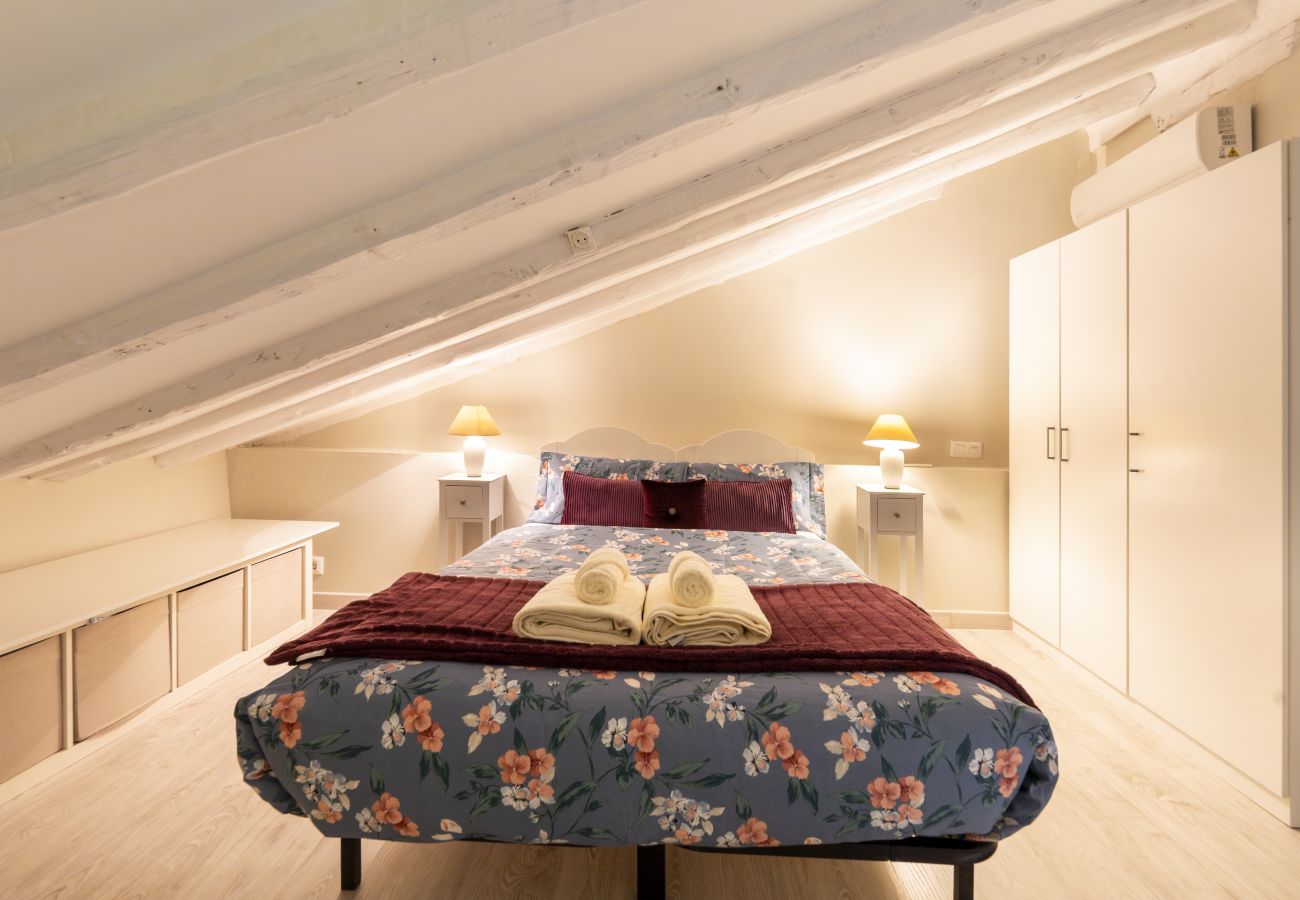 Apartamento en Madrid - Dúplex con encanto en Chamberí : Comodidad y diseño en dos niveles .Temporal  Apartamento en Madrid - Dúplex con encanto en Chamberí : Comodidad y diseño en dos niveles .Temporal