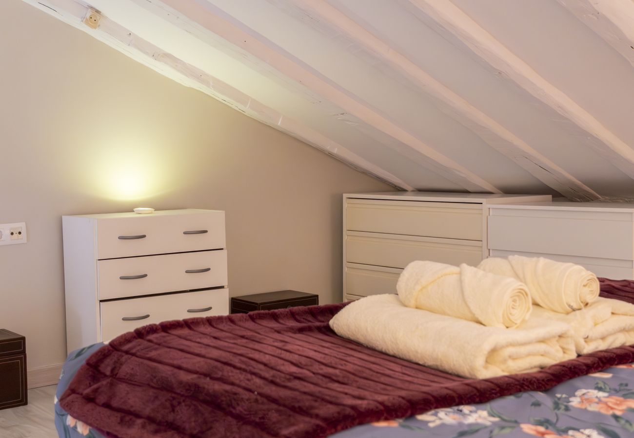 Apartamento en Madrid - Dúplex con encanto en Chamberí : Comodidad y diseño en dos niveles .Temporal  Apartamento en Madrid - Dúplex con encanto en Chamberí : Comodidad y diseño en dos niveles .Temporal