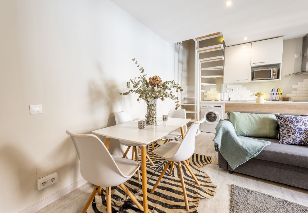Apartamento en Madrid - Dúplex con encanto en Chamberí : Comodidad y diseño en dos niveles .Temporal  Apartamento en Madrid - Dúplex con encanto en Chamberí : Comodidad y diseño en dos niveles .Temporal