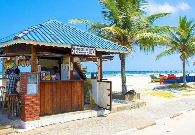 Casa en Mongaguá - Casa a 600m do mar com garagem e pet friendly