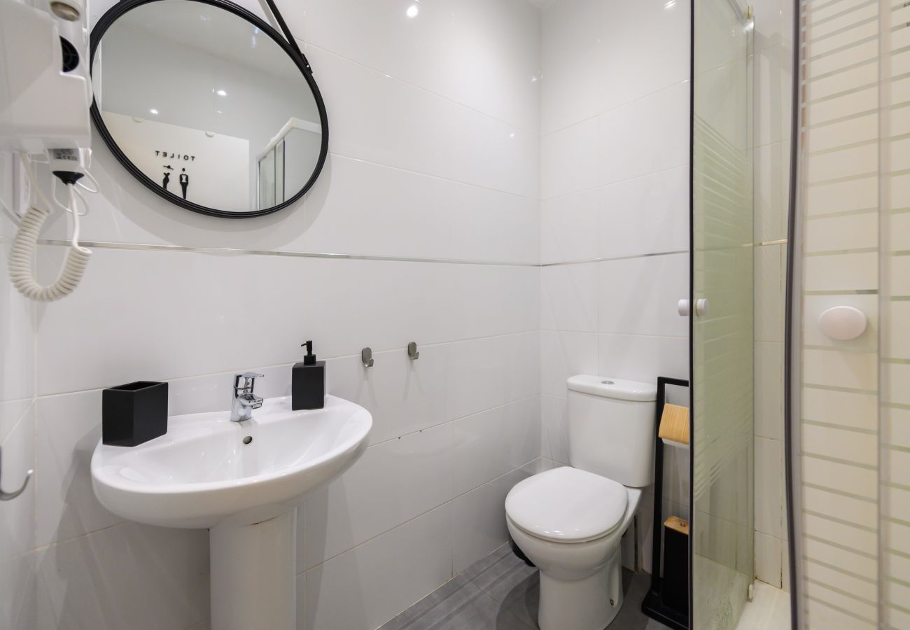 Alquiler por habitaciones en Madrid - Los Ángeles: habitación con comodidad y zonas compartidas Gran Vía-Madrid. Temporal Alquiler por habitaciones en Madrid - Los Ángeles: habitación con comodidad y zonas compartidas Gran Vía-Madrid. Temporal