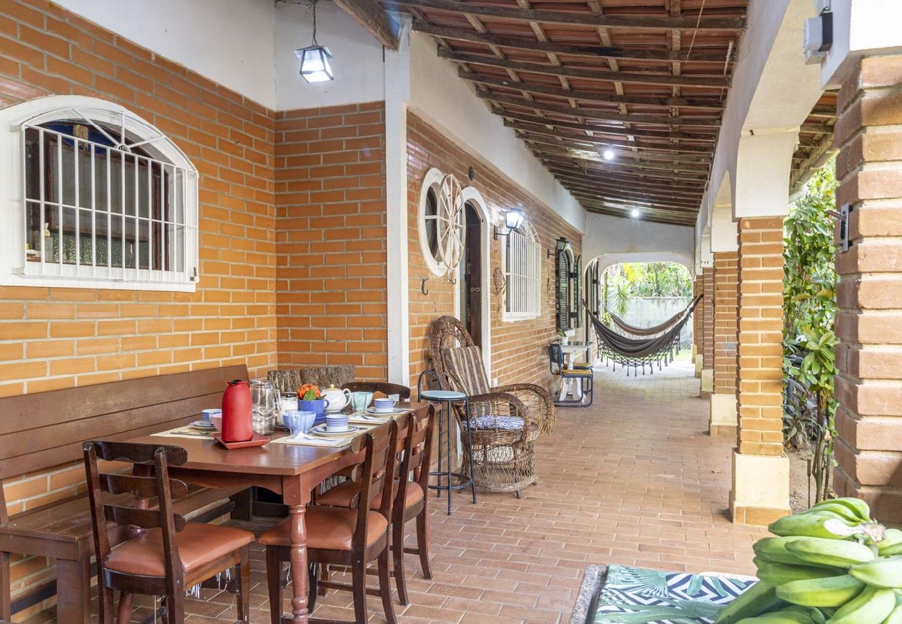 Casa en Peruíbe - Casa rústica com Wi-Fi, garagem e aceita pet