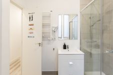 Alquiler por habitaciones en Madrid - Washington:  habitación con comodidad y zonas compartidas Gran Vía-Madrid