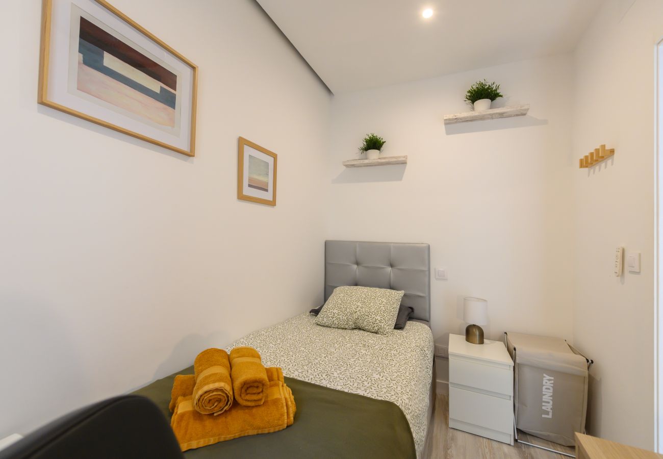 Alquiler por habitaciones en Madrid - Oruro: Habitación con confort y esencia boliviana en Madrid.Temporal Alquiler por habitaciones en Madrid - Oruro: Habitación con confort y esencia boliviana en Madrid.Temporal