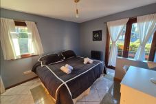 Casa en San Carlos de Bariloche - Casa Jardín Botánico Bariloche   – 6 habitaciones, 4 baños