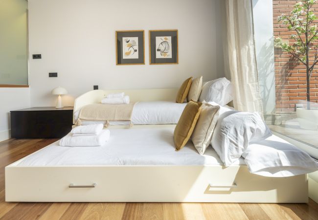 Apartamento en Madrid - Dúplex de 3 Dormitorios – Amplio, Luminoso cerca del Paseo de la Castellana .Temporal Apartamento en Madrid - Dúplex de 3 Dormitorios – Amplio, Luminoso cerca del Paseo de la Castellana .Temporal
