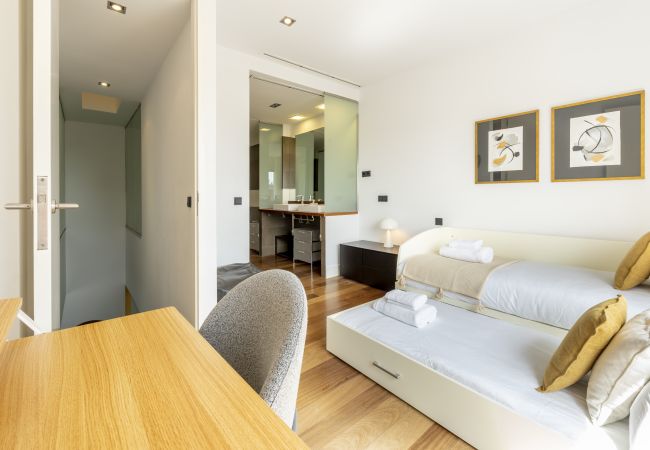Apartamento en Madrid - Dúplex de 3 Dormitorios – Amplio, Luminoso cerca del Paseo de la Castellana .Temporal Apartamento en Madrid - Dúplex de 3 Dormitorios – Amplio, Luminoso cerca del Paseo de la Castellana .Temporal