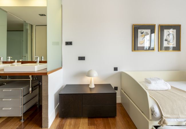 Apartamento en Madrid - Dúplex de 3 Dormitorios – Amplio, Luminoso cerca del Paseo de la Castellana .Temporal Apartamento en Madrid - Dúplex de 3 Dormitorios – Amplio, Luminoso cerca del Paseo de la Castellana .Temporal