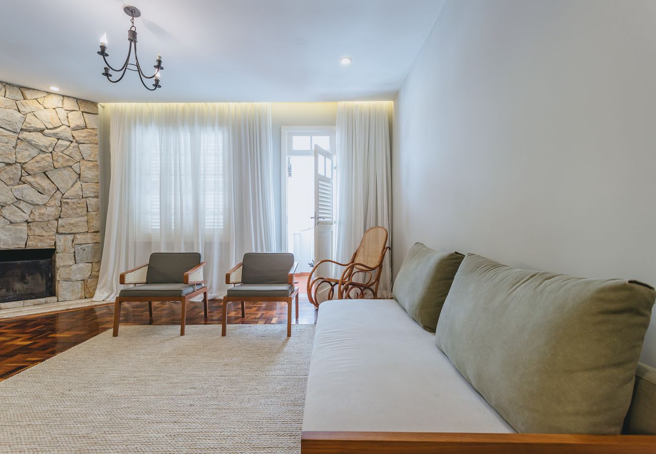 Apartamento en Teresópolis - Apto bem equipado c WiFi,lareira e boa localização Apartamento en Teresópolis - Apto bem equipado c WiFi,lareira e boa localização