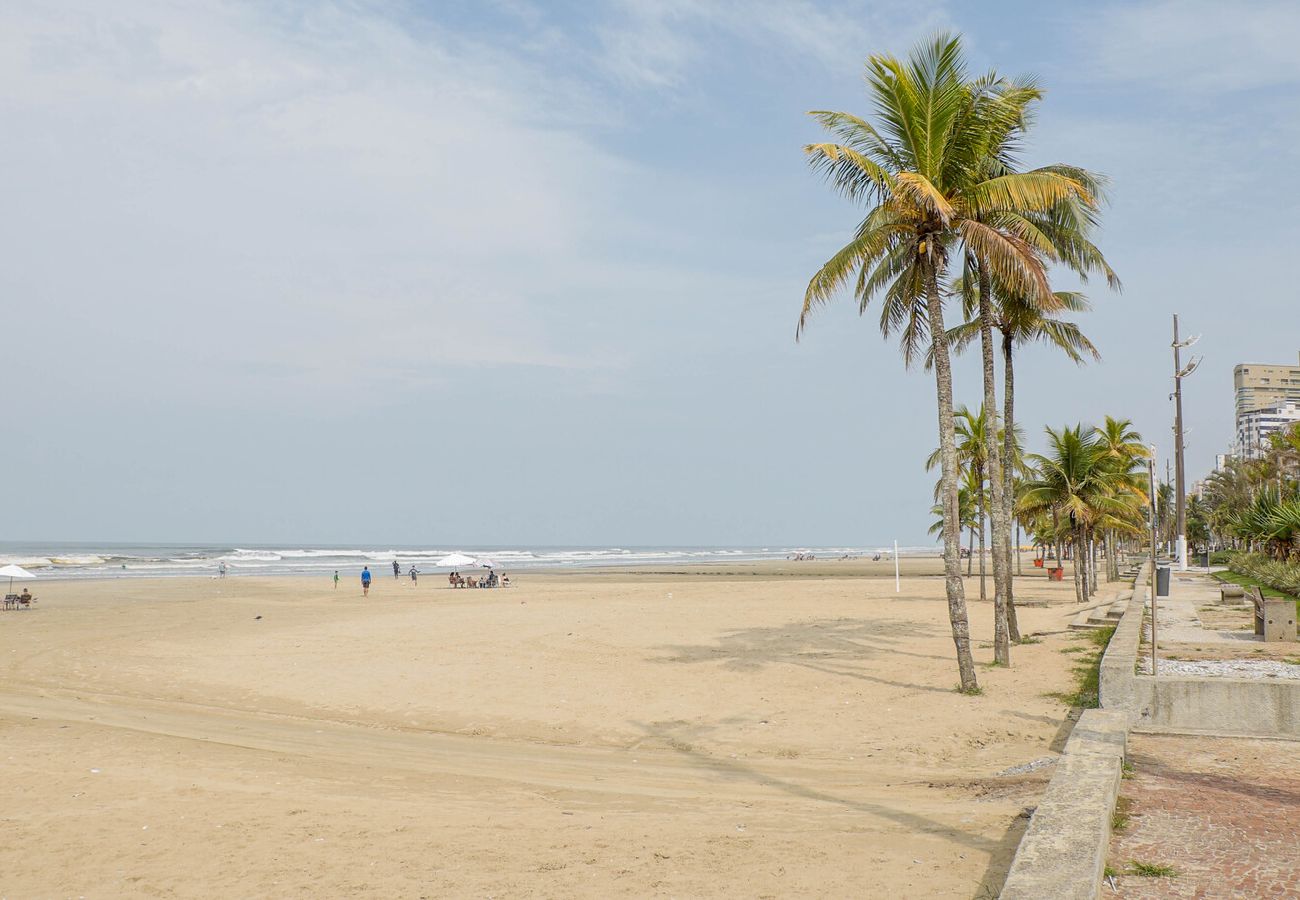 Apartamento en Praia Grande - Apto c garagem, ótima localização à 80m da Praia