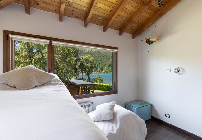 Casa en San Carlos de Bariloche - Casa con costa al lago Gutiérrez en Bariloche Casa en San Carlos de Bariloche - Casa con costa al lago Gutiérrez en Bariloche
