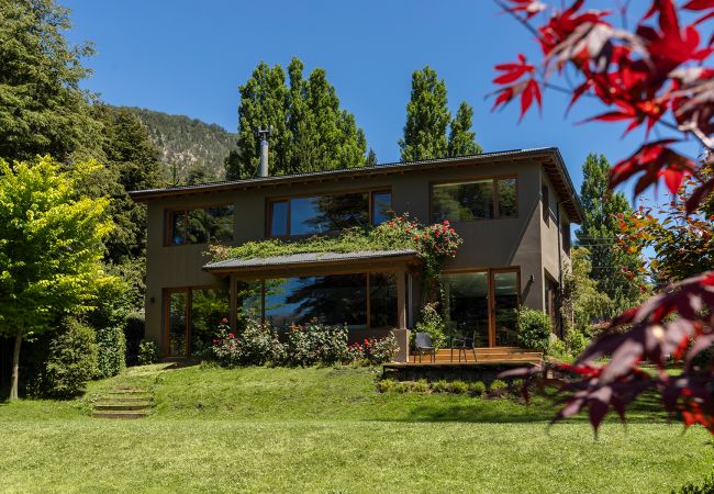 Casa en San Carlos de Bariloche - Casa con costa al lago Gutiérrez en Bariloche Casa en San Carlos de Bariloche - Casa con costa al lago Gutiérrez en Bariloche