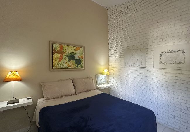 Casa en Caraguatatuba - Casa confortável, bem equipada com Wi-Fi e garagem
