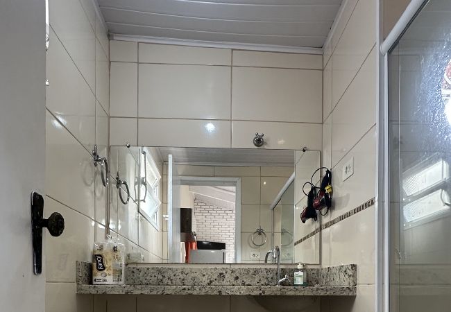 Casa en Caraguatatuba - Casa confortável, bem equipada com Wi-Fi e garagem Casa en Caraguatatuba - Casa confortável, bem equipada com Wi-Fi e garagem