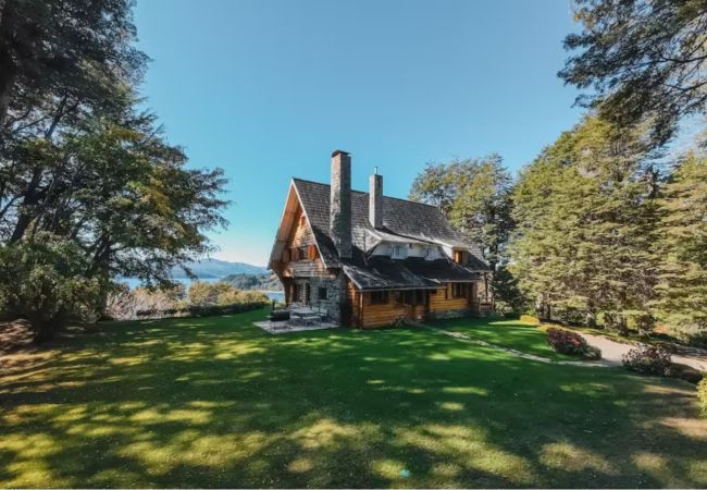 Casa en San Carlos de Bariloche - Hermosa casa en Llao Llao Bariloche para 12 personas