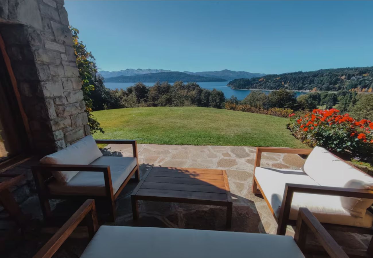 Casa en San Carlos de Bariloche - Hermosa casa en Llao Llao Bariloche para 12 personas Casa en San Carlos de Bariloche - Hermosa casa en Llao Llao Bariloche para 12 personas