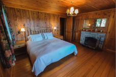 Casa en San Carlos de Bariloche - Hermosa casa en Llao Llao Bariloche para 12 personas