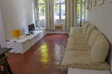 Apartamento en Guarujá - Apto acolhedor a 350m do mar c vaga, pet friendly