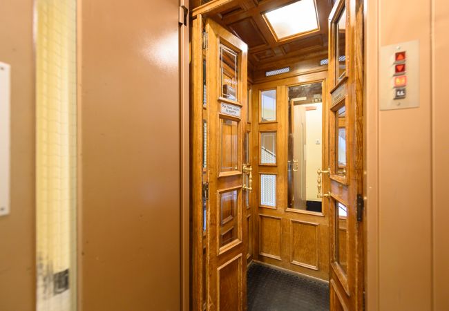 Estudio en Madrid - Estudio con balcón – Todo lo que necesitas para una estancia perfecta en Madrid. Temporal Estudio en Madrid - Estudio con balcón – Todo lo que necesitas para una estancia perfecta en Madrid. Temporal