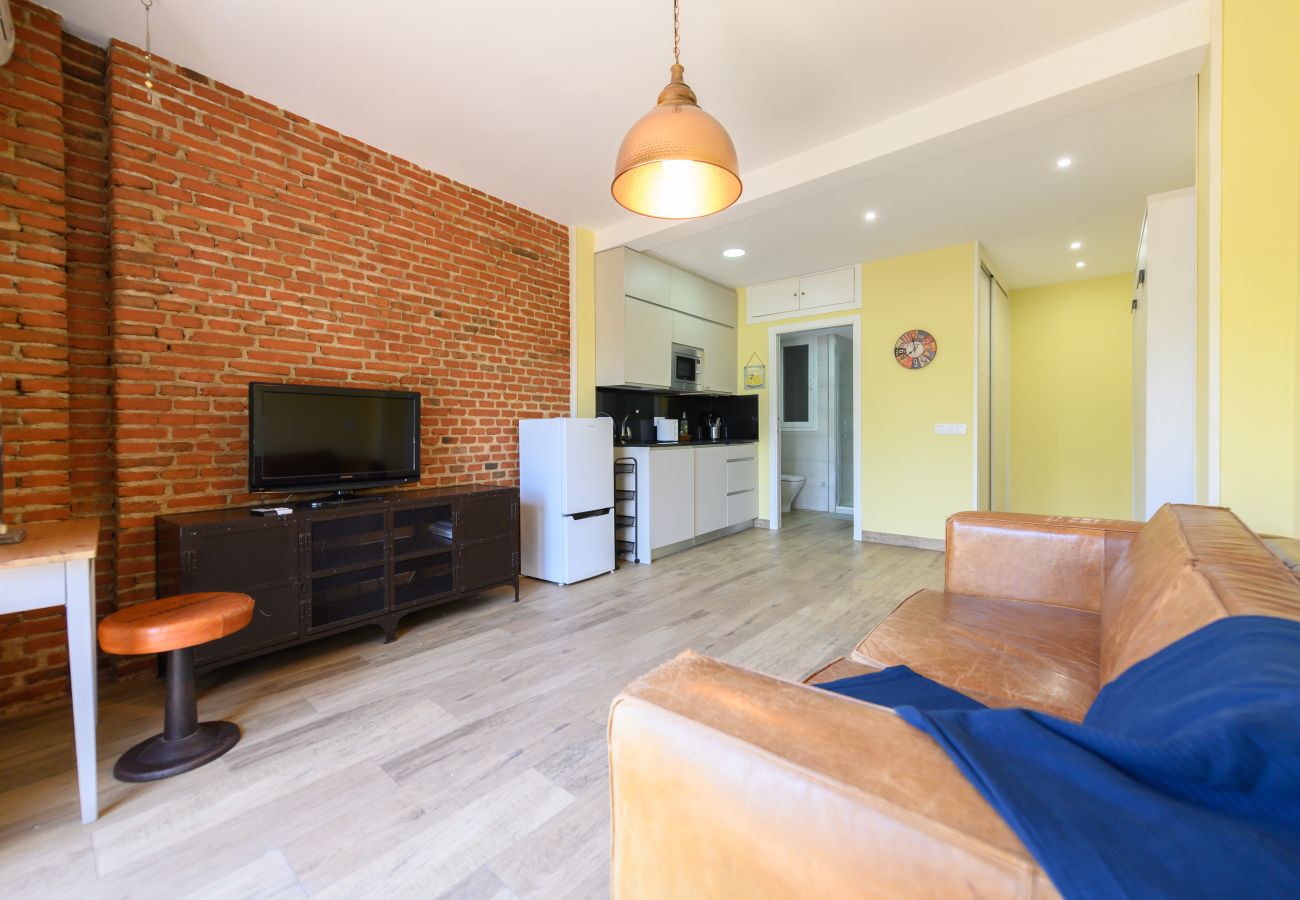 Estudio en Madrid - Estudio con balcón – Todo lo que necesitas para una estancia perfecta en Madrid. Temporal