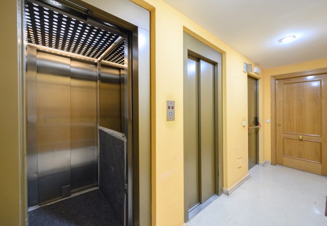 Apartamento en Madrid - Piso moderno de 1 dormitorio con ventanales y sofá cama para invitados en Madrid.Temporal  Apartamento en Madrid - Piso moderno de 1 dormitorio con ventanales y sofá cama para invitados en Madrid.Temporal