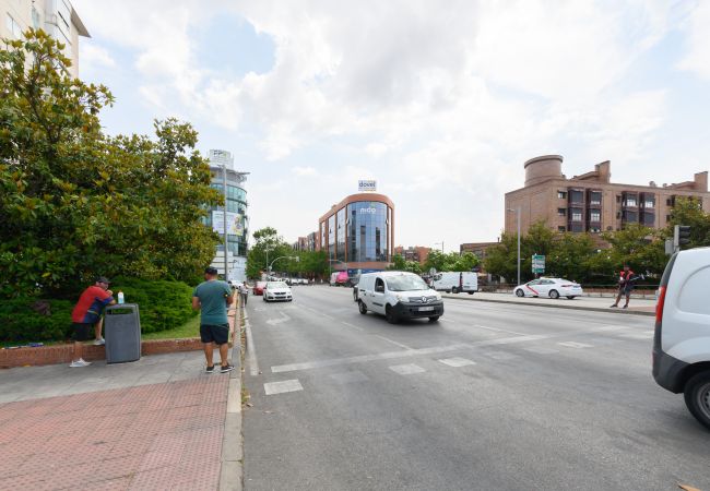 Apartamento en Madrid - Piso moderno de 1 dormitorio con ventanales y sofá cama para invitados en Madrid.Temporal  Apartamento en Madrid - Piso moderno de 1 dormitorio con ventanales y sofá cama para invitados en Madrid.Temporal