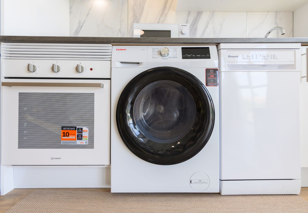 Apartamento en Madrid - Piso moderno de 1 dormitorio con ventanales y sofá cama para invitados en Madrid.Temporal  Apartamento en Madrid - Piso moderno de 1 dormitorio con ventanales y sofá cama para invitados en Madrid.Temporal