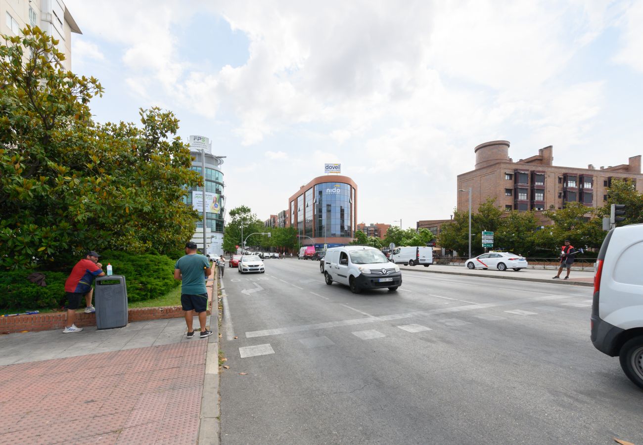 Apartamento en Madrid - Piso moderno de 1 dormitorio con ventanales y sofá cama para invitados en Madrid.Temporal  Apartamento en Madrid - Piso moderno de 1 dormitorio con ventanales y sofá cama para invitados en Madrid.Temporal