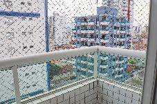 Apartamento en Praia Grande - Apto com wi-fi, ar cond. e garagem à 100m da praia